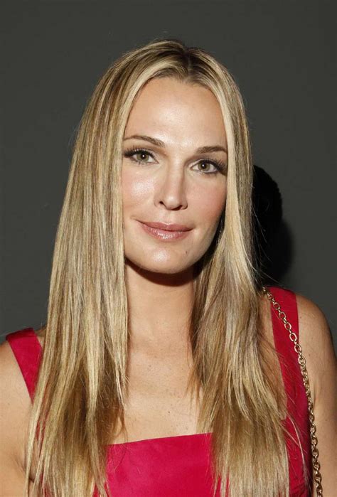 Molly Sims Height Weight Body Measurements Bra Size V