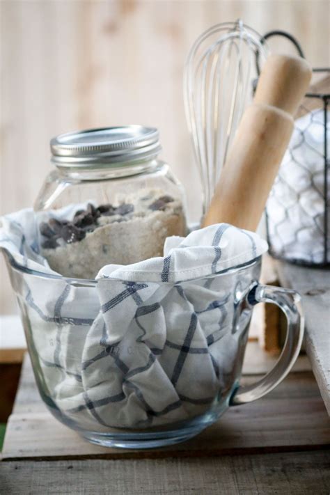 Gifts under $20 to buy in bulk. 20 Welcome Baskets Under $20 - Moving With the Military ...