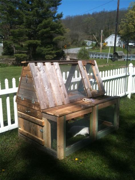 Diy Rabbit Hutch From Pallets Woodworking Projects And Plans