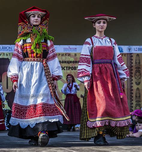 traditional russian folk costumes 02 sarafan wikipedia folk clothing russian fashion
