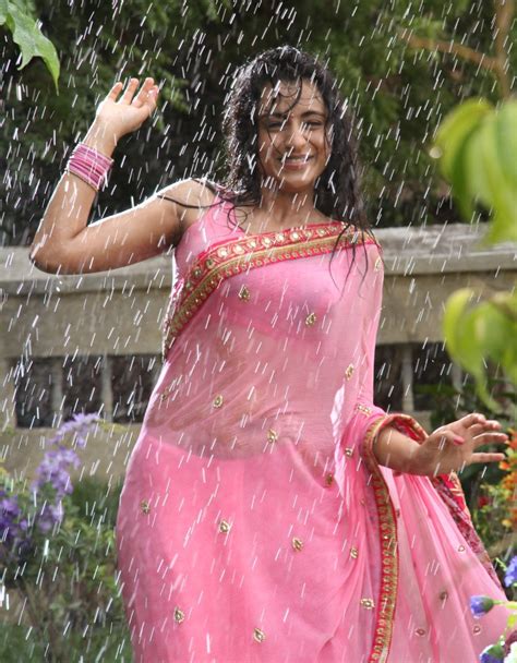 Trisha Krishnan Photos In Pink Saree HD Stills CineHub