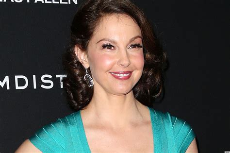 Ashley Judd Dress At Olympus Has Fallen Premiere Totally Wows Photos