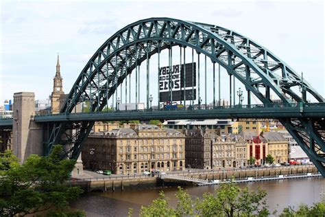 Die Brücken Von Newcastle Gateshead And Bummel über Den Quayside Market