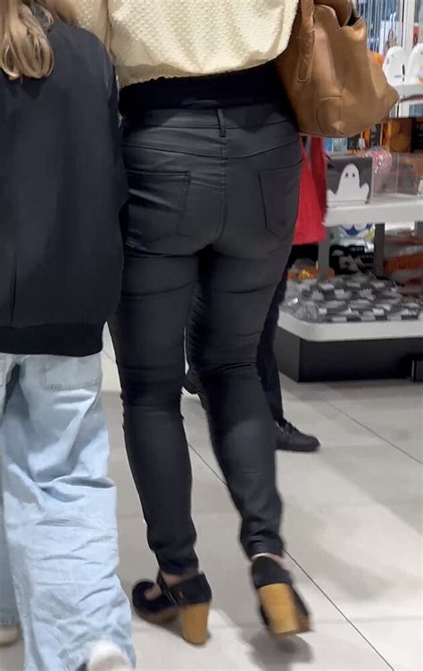 Milf In Thight Leather Pants Spandex Leggings And Yoga Pants Forum