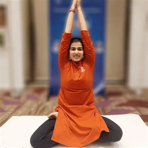 Disha Female Yoga Teacher Andheri East Best Yoga Trainer Andheri East