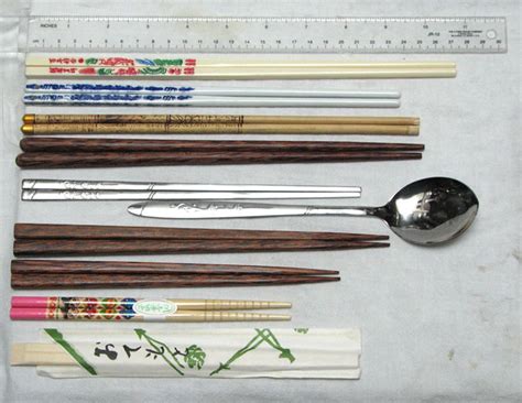Brace the inner edge of the chopstick with the pad of your thumb. Koreans Use Chopsticks (And Other Cultural Differences) | 129º East