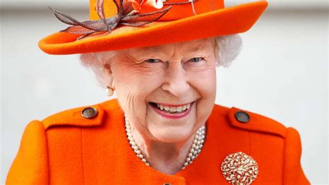 70 kg or 154 pounds (approximately). Queen Elizabeth II is hiring! Her majesty is looking for a ...