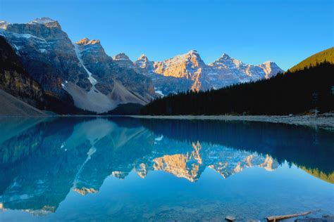 Best Time To See Moraine Lake In Banff And Jasper National