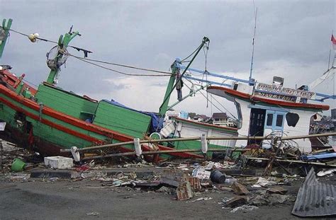 Kali ini admin akan membahas kasus viral bangladesh link video full berawal terjadinya peristiwa itu sikorban wanita itu dipaksa menenggak minuman keras, tapi dia. Kenang Korban, Hashtag 14 Tahun Tsunami Aceh Trending di ...