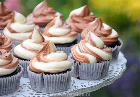 Chocolade Cupcakes Met Tweekleurenfrosting Keukenliefde