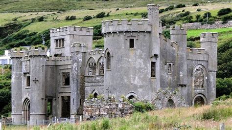 15 Haunted Castles In Ireland You Can Visit And Some You Can Stay In