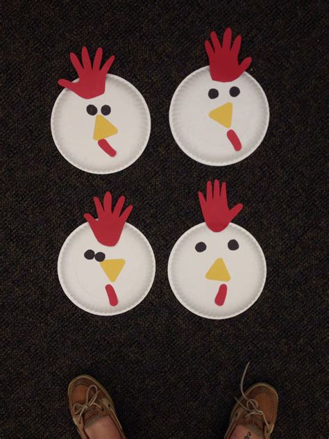 Preschool craft. Paper plate crafts. Paper plate chicken. Farm animals