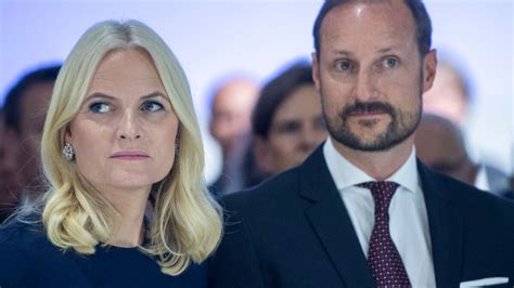 Mette Marit Von Norwegen Prinz Haakon Spricht Ber Ihre Lungenfibrose Ernste Diagnose