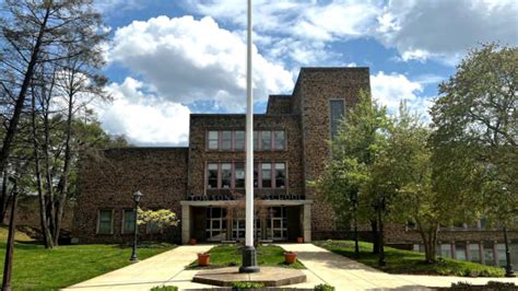 Plan To Remodelrenovate Towson High School Moves Forward