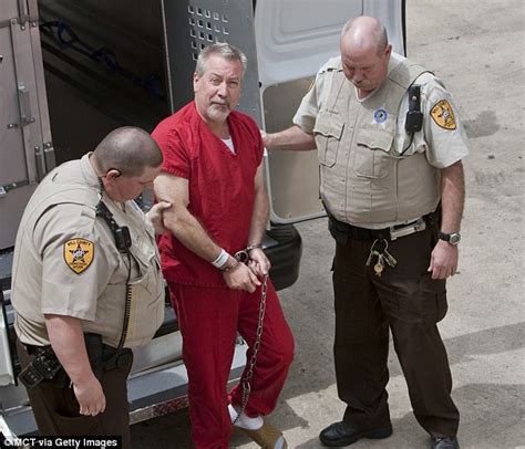 Ex Cop And Wife Killer Drew Peterson Attacked In Prison Daily Mail Online