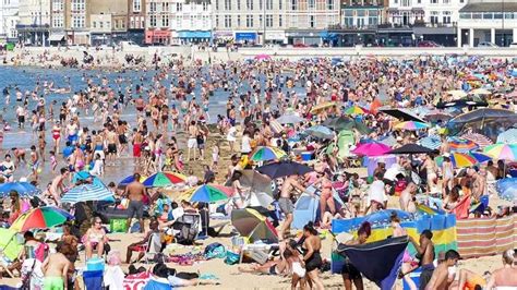 Photos Show Huge Crowds Packed Onto Margate Beach Amid Lockdown Heatwave