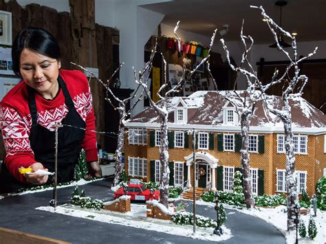 A Cake Designer Re Created The Home Alone House In Gingerbread To