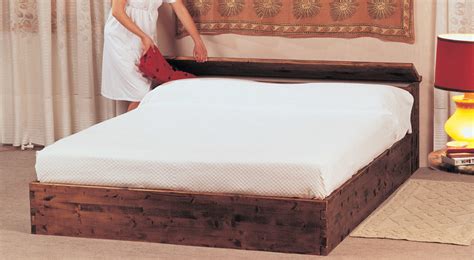 Il pratico contenitore posto sotto la rete ti permette di ottimizzare gli spazi della camera da letto. Come costruire un letto contenitore in legno massello | Guida completa