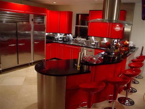 It's easy to go overboard with red, but this kitchen. Retro Cherry Red Kitchen Decorating Ideas | Mutfak, House, Dekorasyon
