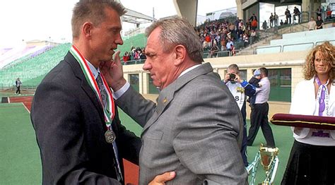 Mészöly a jucat în total 61 de meciuri și a marcat șase goluri pentru echipa națională de fotbal a ungariei. Romlott Mészöly állapota