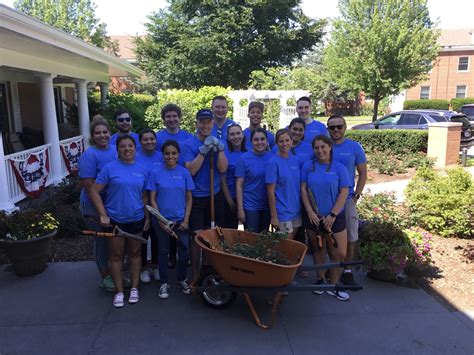 Combined Insurance Employees Volunteer At The Hines Fisher House In