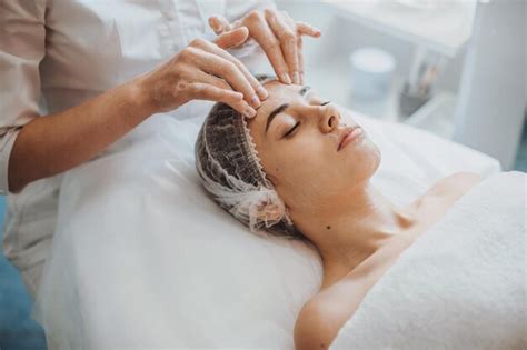 Premium Photo Caucasian Woman Having A Foam Face Massage At Spa Salon