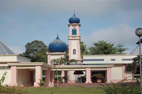 This mosque was also built by a local named hj. Putera Lapis Mahang: Malaysia Tanah Air Ku: 048 SENIBINA ...
