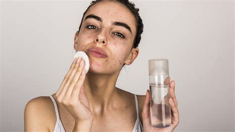 A Daily Skincare Routine For Oily Acne Prone Skin Minimalist