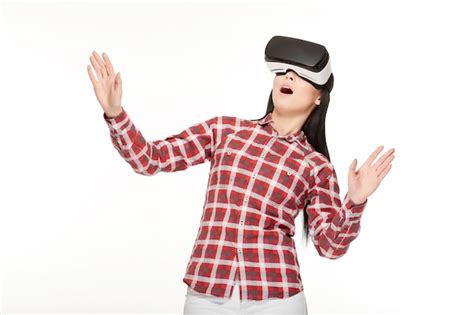 Premium Photo Shocked Woman Playing Game In Virtual Reality And