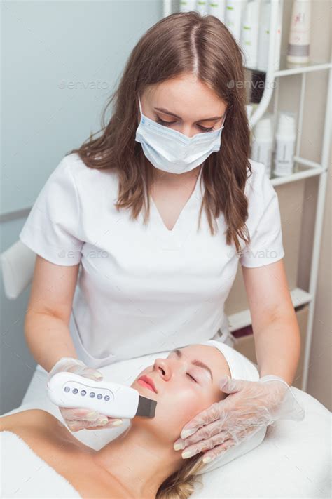 Professional Cosmetologist Uses Phonophoresis To Clean The Face Of A