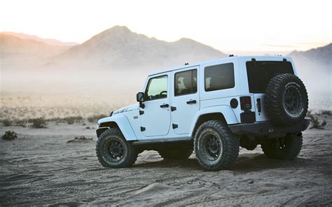 White Jeep Wrangler Unlimited Clean
