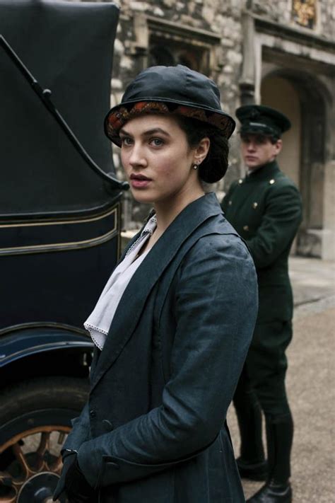 Rocking A New Look Jessica Brown Findlay Leaves Lady Sybil Behind