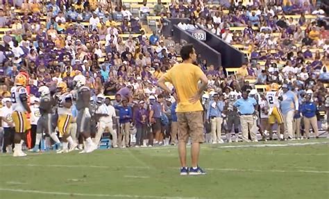 Video Lsu Fan Walks On Field During Play Tackled By Cops