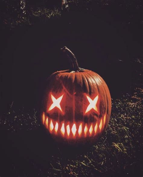 20 Creative Jack O Lantern Ideas For This Halloween Halloween Pumpkin Carving Stencils Scary