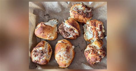 Rezept für gefüllte Pizzabrötchen aus einem fertig Pizzateig