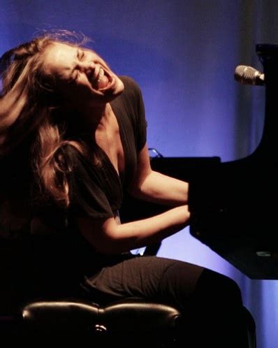 Fiona Apple With Images Female Musicians Singer Musician