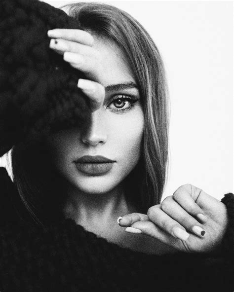 Pin By Лεηκα Λαβκοηκα On ♥my Love For Black And White♥ Studio Portrait