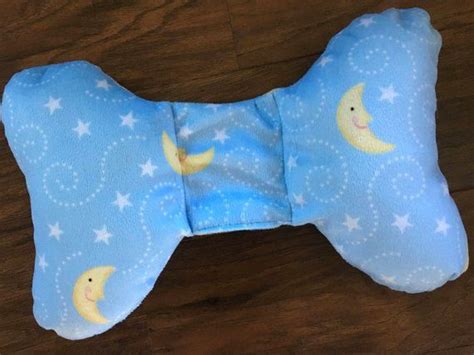 They tend to be stronger and more mobile than the younger baby, which makes it more tricky to complete the torticollis. Head Support Pillow Minky, Moon and Stars, Carseat Pillow ...