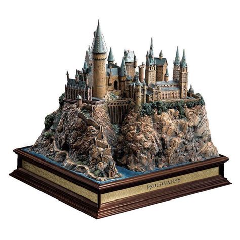 Universal Studios Harry Potter Hogwarts Resin Castle Figurine