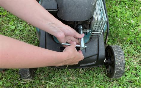 How To Remove Change A Lawn Mower Spark Plug My Guide