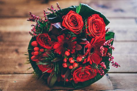 Bouquet Of Red Roses Hd Wallpaper Wallpaper Flare