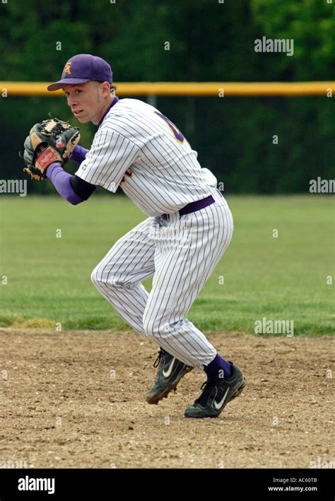 Second Baseman Is Throwing To First Stock Photo Alamy