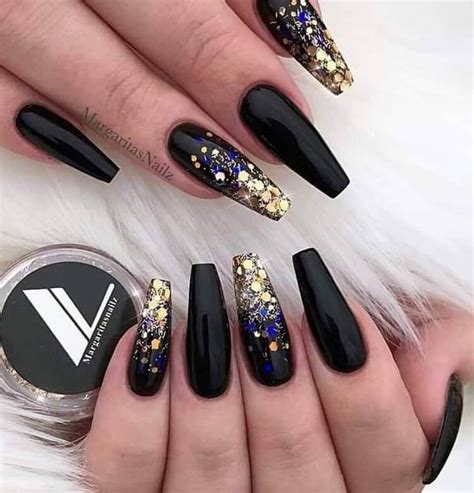 Diseños de uñas acrilicas negras : Uñas elegantes negras con dorado | Uñas de acrilico ...