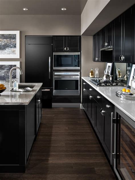 25+ Dark Kitchen Cabinets to Inspire