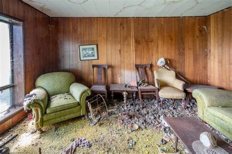 Living Room In An Abandoned House Southern Ontario Oc 2048x1365