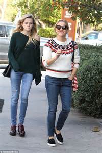 Reese Witherspoon And Lookalike Daughter Ava Wear Matching Outfits In Los Angeles Daily Mail