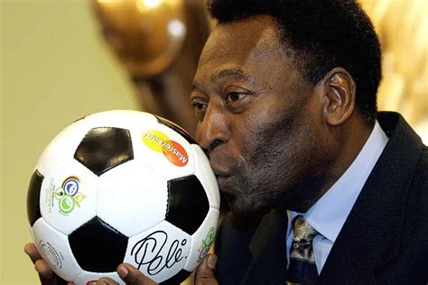 Pele Transformed Football Into Art Neymar Leads Tributes To Brazil