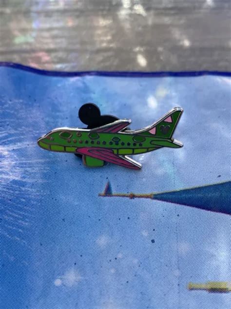 2023 Disney Hidden Mickey Airplane Plane Character Completer Chaser Pin