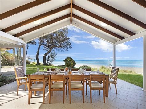 Beachmere Beach House Island Holidays Front Lawn Outdoor Furniture