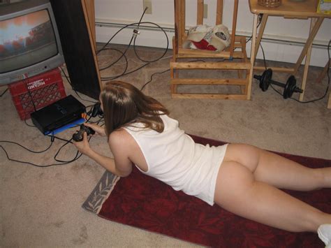 Gamer Girl Tummy Play Women Only Nude Beach Sex Min Milf Video